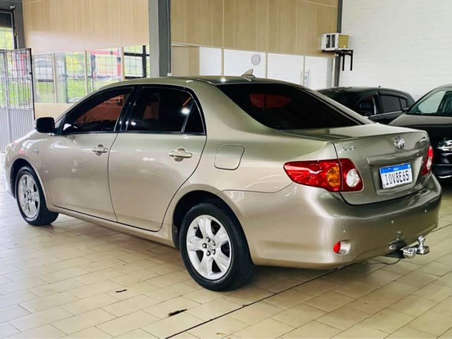 TOYOTA - COROLLA - 2008/2009 - Dourada - R$ 52.990,00