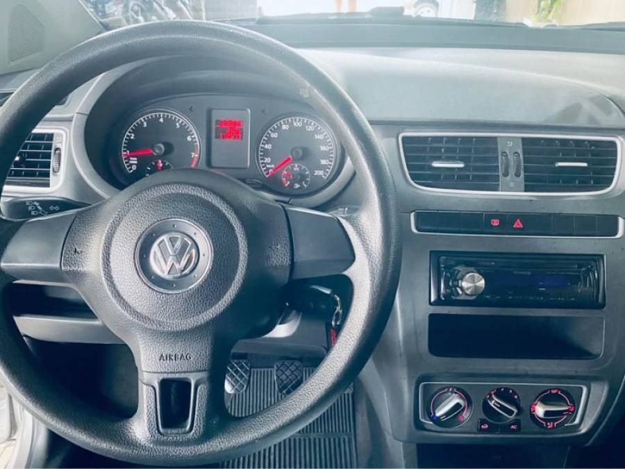 VOLKSWAGEN - FOX - 2014/2014 - Prata - R$ 37.990,00