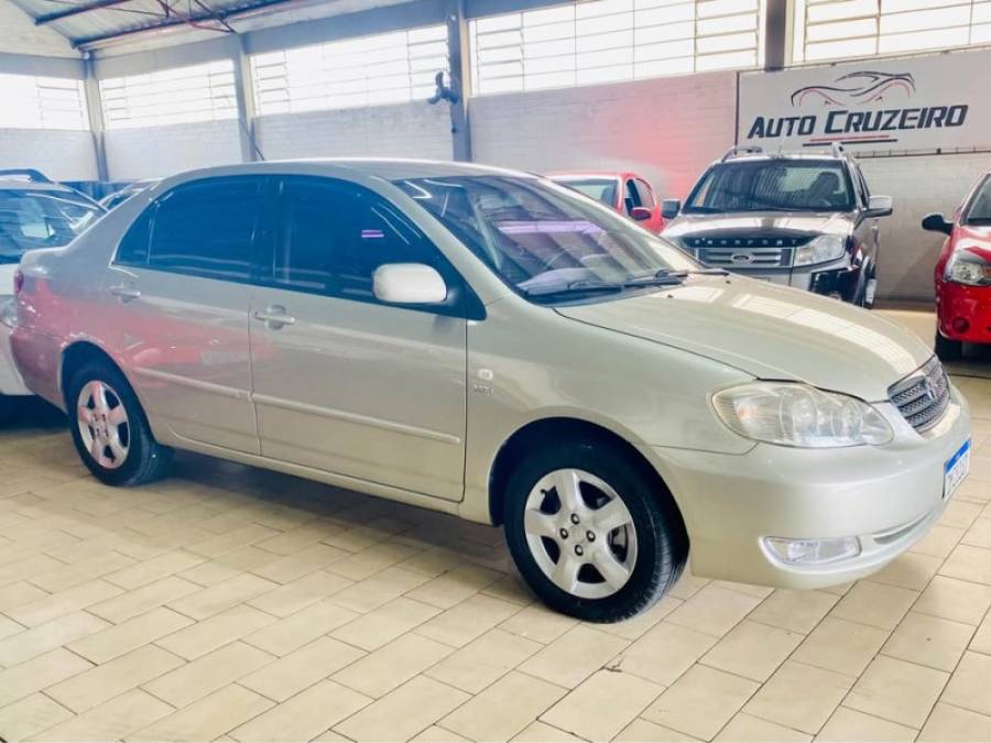 TOYOTA - COROLLA - 2004/2005 - Bege - R$ 35.990,00