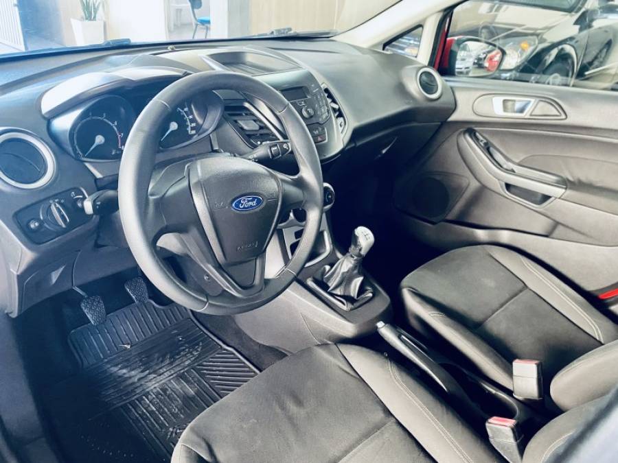 FORD - FIESTA - 2013/2014 - Vermelha - R$ 42.990,00