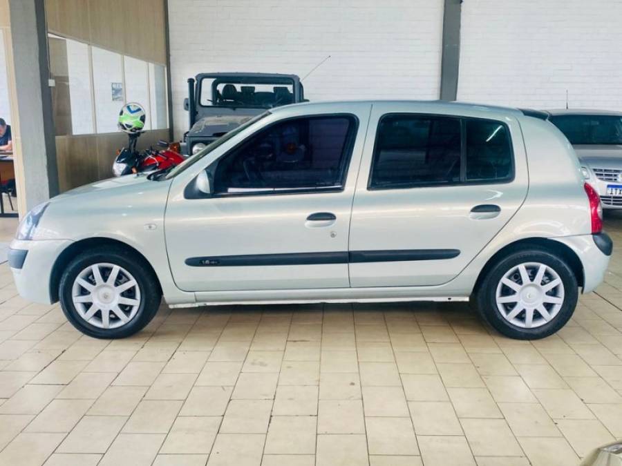 RENAULT - CLIO - 2004/2004 - Prata - R$ 17.500,00