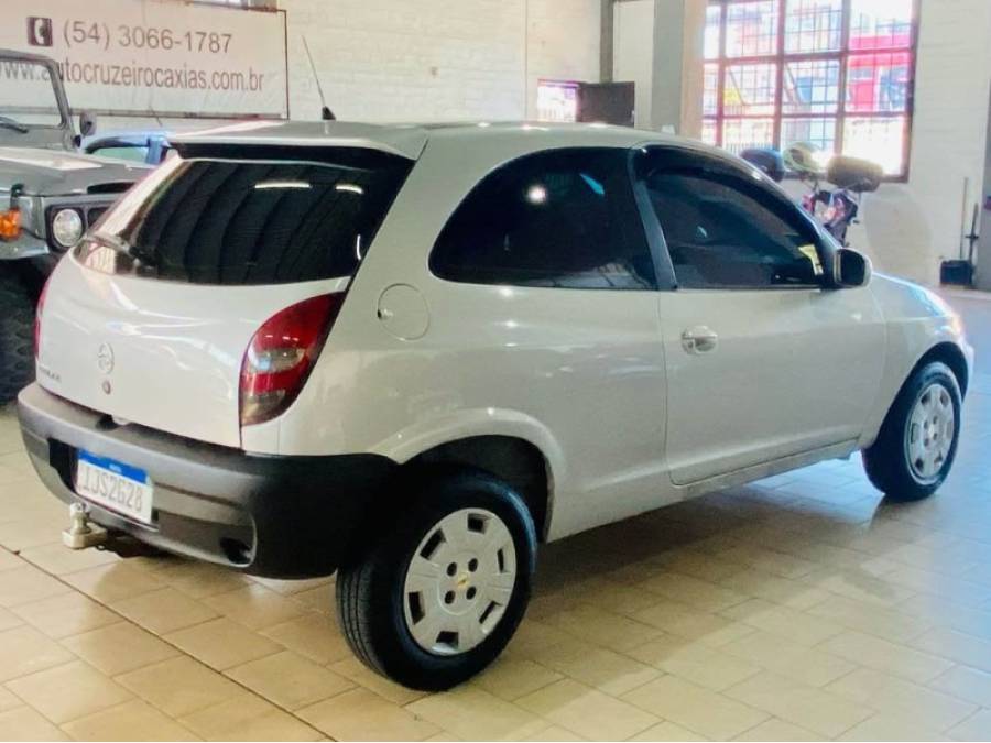 CHEVROLET - CELTA - 2001/2001 - Prata - R$ 13.990,00