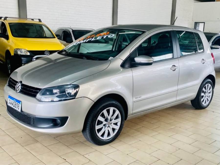 VOLKSWAGEN - FOX - 2014/2014 - Prata - R$ 37.990,00