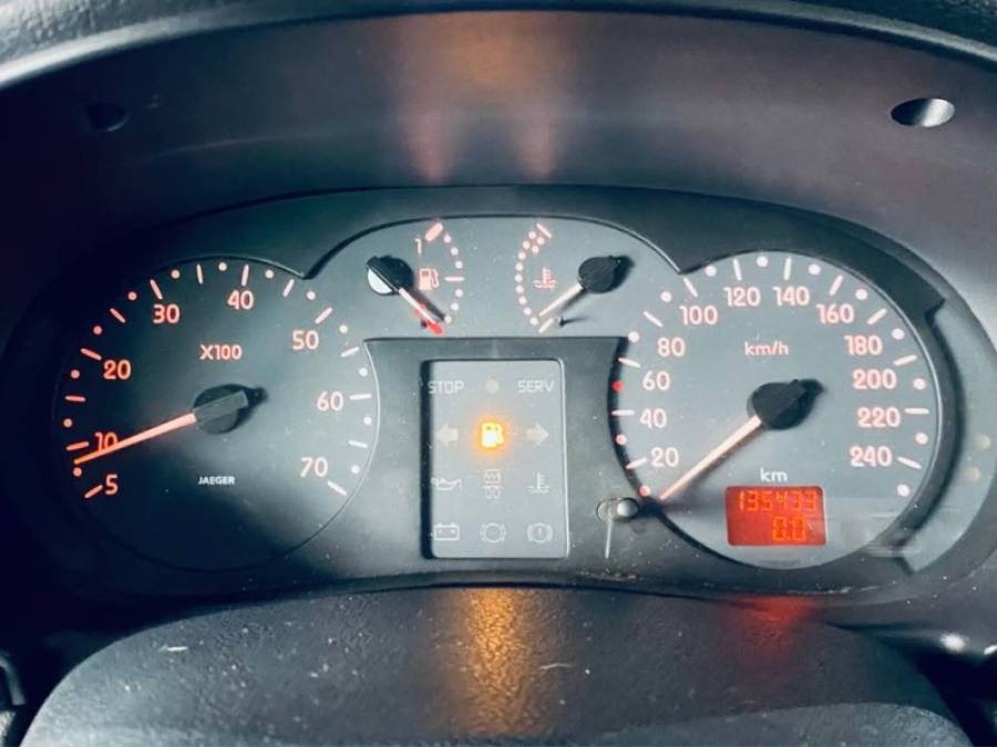 RENAULT - CLIO - 1999/2000 - Vinho - R$ 10.990,00