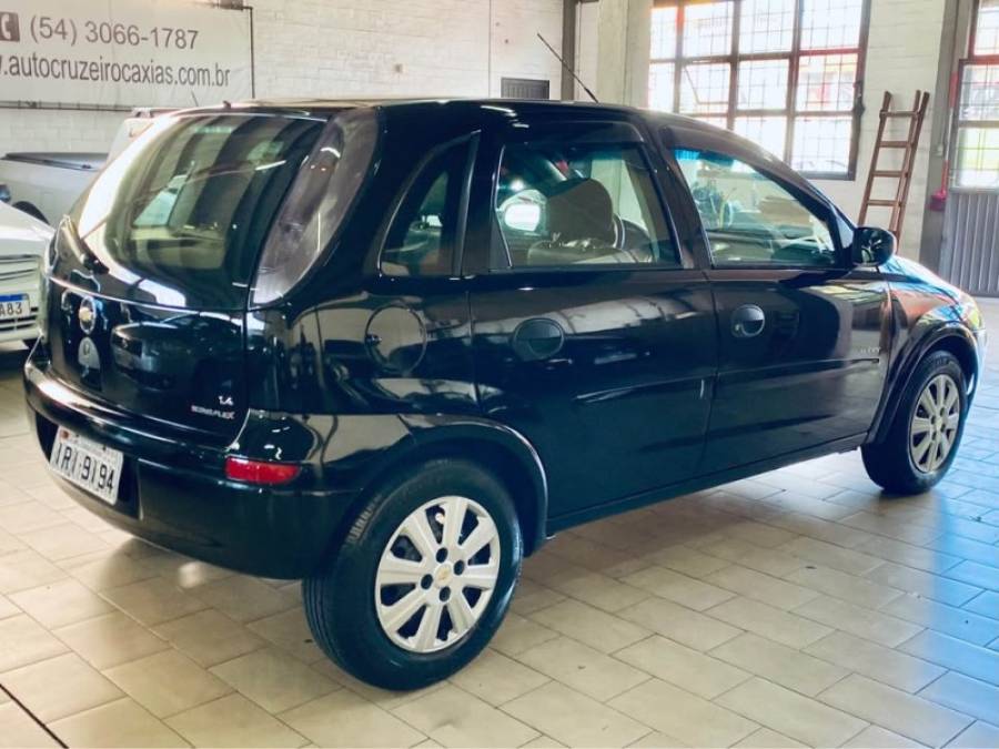CHEVROLET - CORSA - 2010/2011 - Preta - R$ 28.990,00