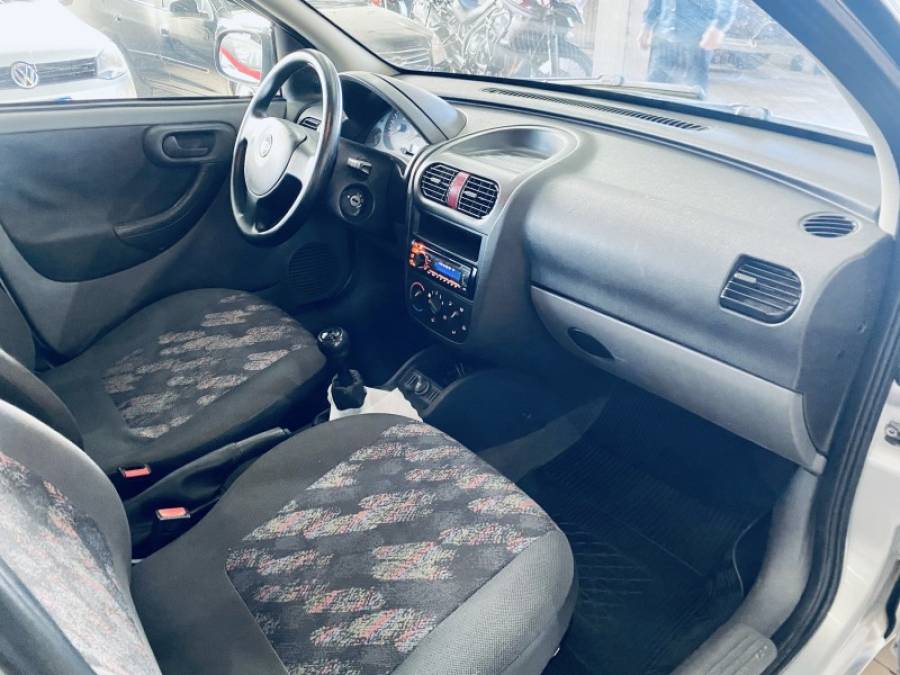 CHEVROLET - CORSA - 2003/2003 - Prata - R$ 18.990,00