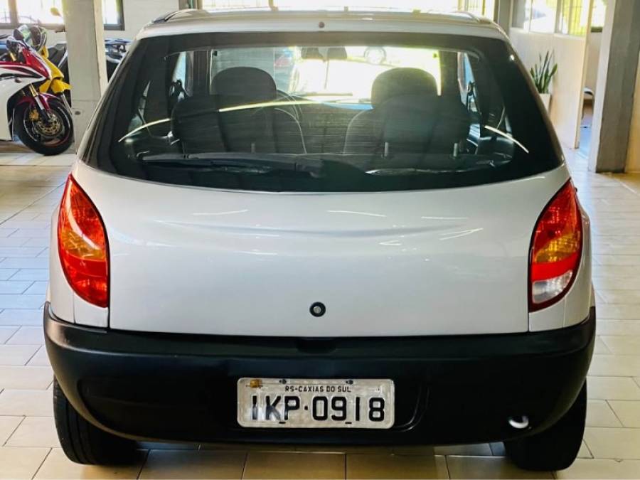 CHEVROLET - CELTA - 2002/2002 - Prata - R$ 13.990,00