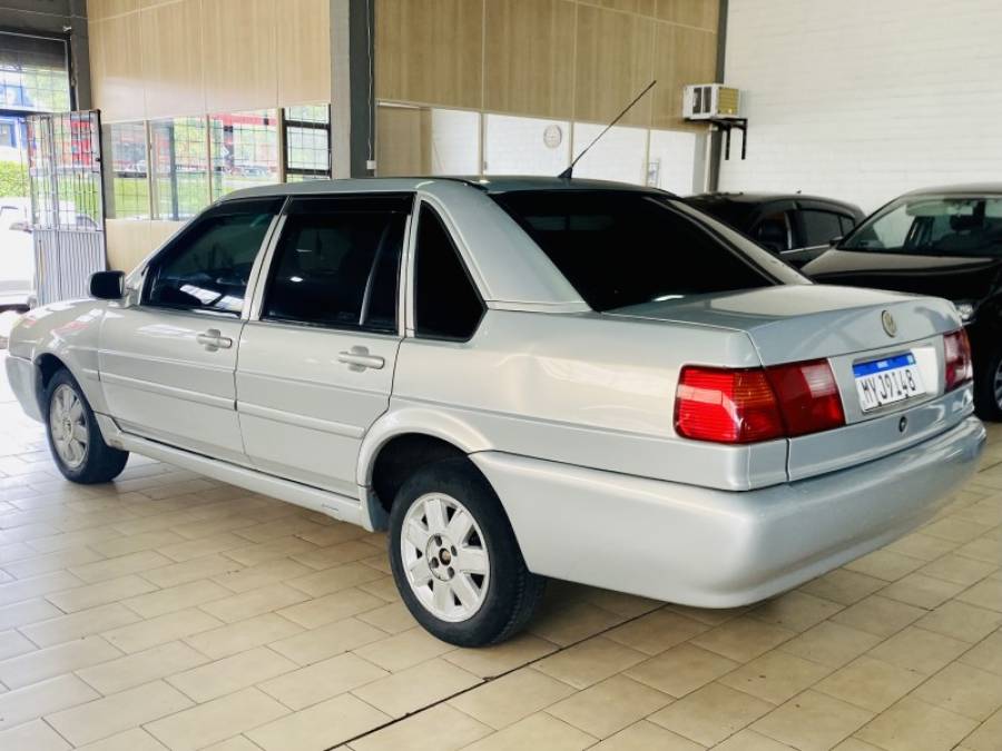 VOLKSWAGEN - SANTANA - 2003/2003 - Prata - R$ 15.990,00