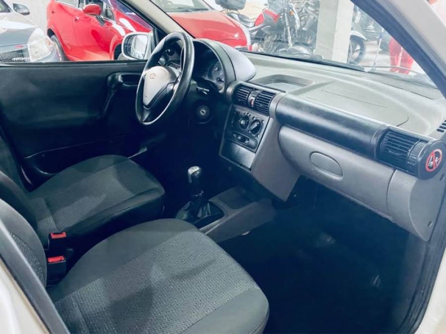 CHEVROLET - CLASSIC - 2015/2016 - Branca - R$ 29.990,00