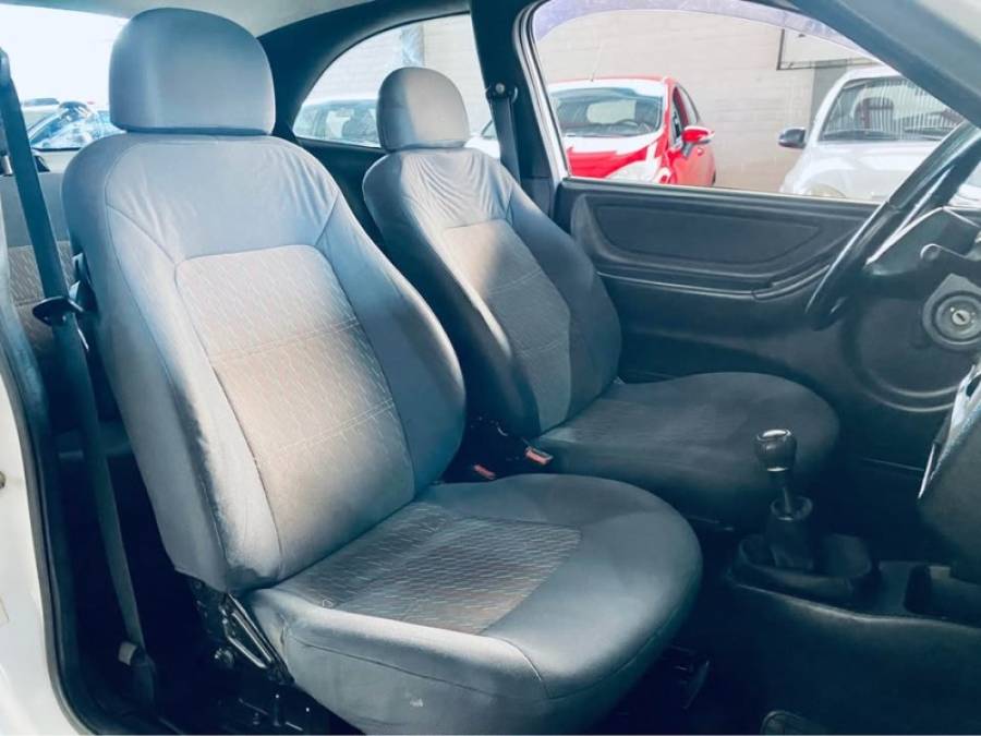 CHEVROLET - CELTA - 2002/2003 - Branca - R$ 12.990,00