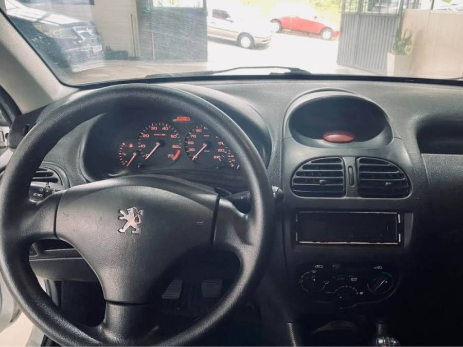 PEUGEOT - 206 - 2005/2006 - Prata - R$ 11.990,00