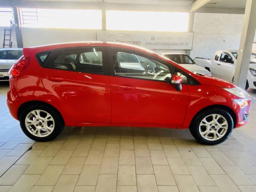 FORD - FIESTA - 2013/2014 - Vermelha - R$ 42.990,00
