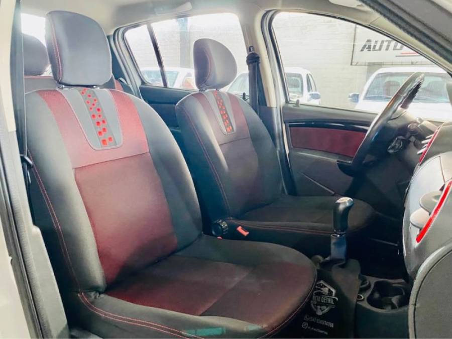 RENAULT - SANDERO - 2013/2014 - Branca - R$ 39.990,00