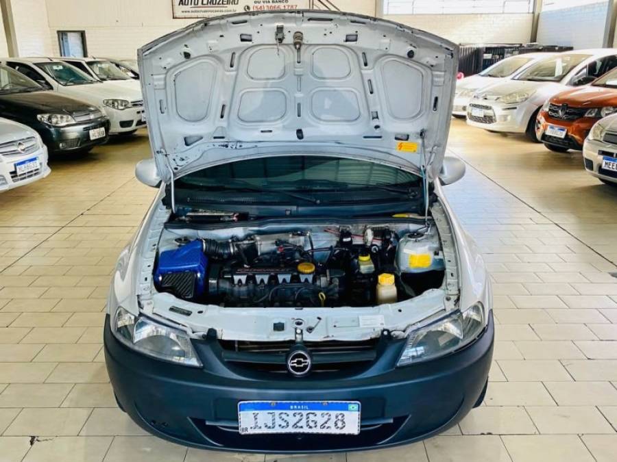 CHEVROLET - CELTA - 2001/2001 - Prata - R$ 13.990,00