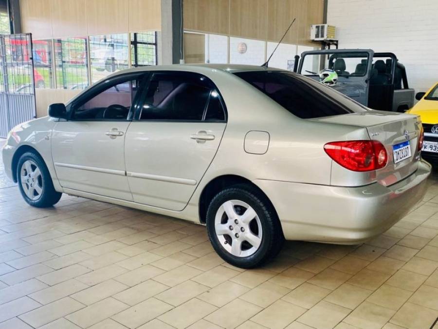 TOYOTA - COROLLA - 2004/2005 - Bege - R$ 35.990,00