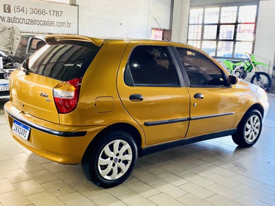 FIAT - PALIO - 2001/2001 - Dourada - R$ 15.990,00