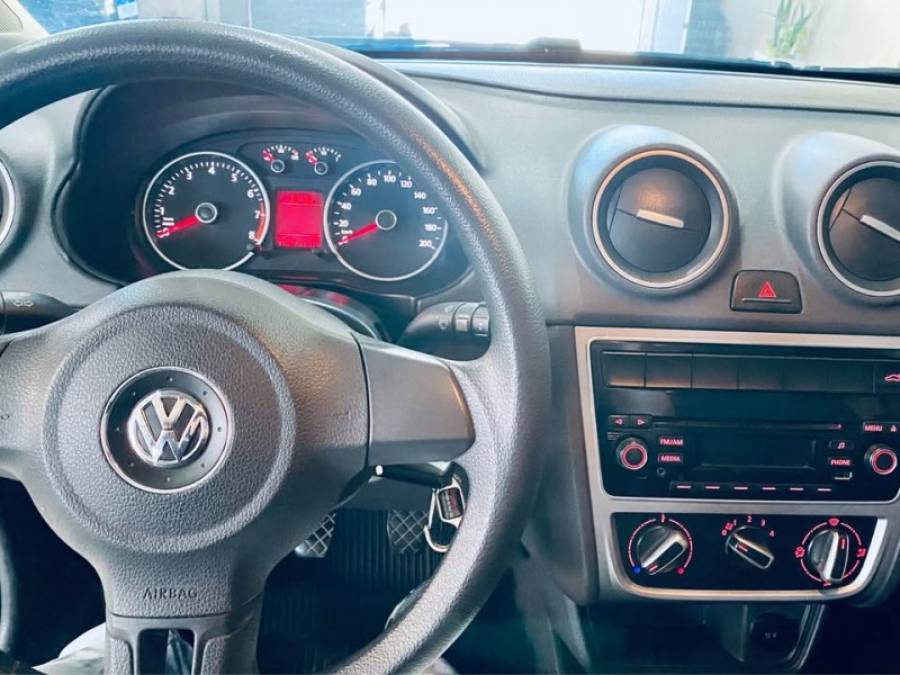 VOLKSWAGEN - VOYAGE - 2015/2015 - Cinza - R$ 42.990,00