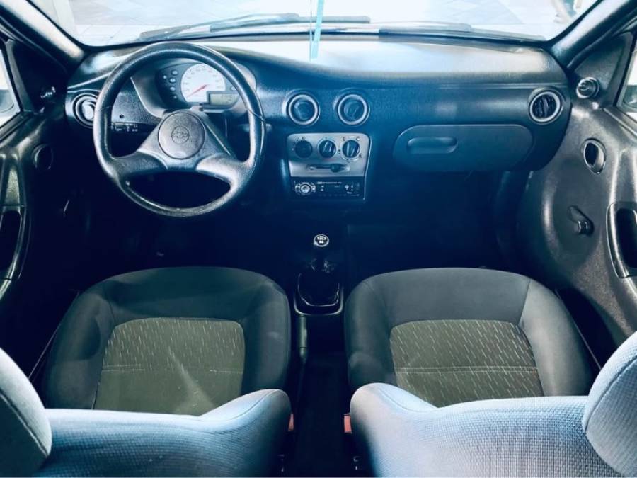 CHEVROLET - CELTA - 2002/2002 - Prata - R$ 13.990,00