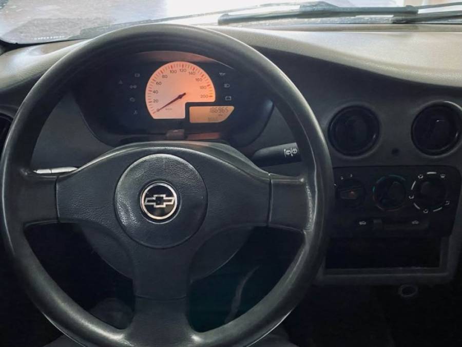 CHEVROLET - CELTA - 2001/2001 - Prata - R$ 13.990,00