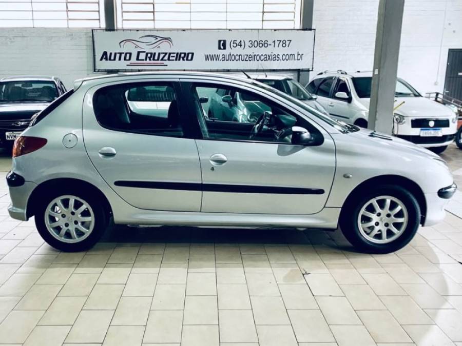 PEUGEOT - 206 - 2005/2006 - Prata - R$ 12.990,00