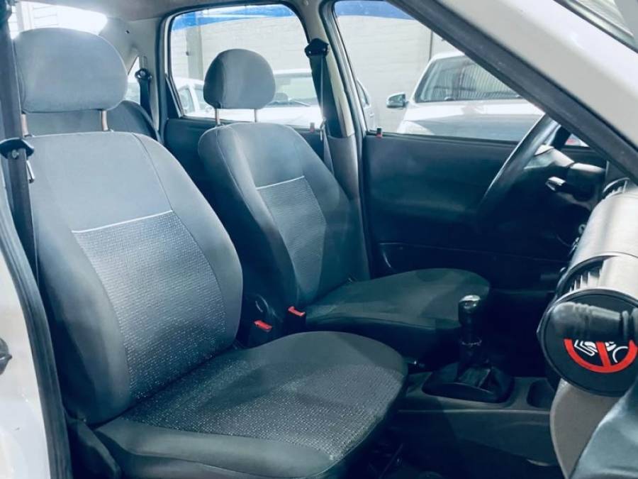 CHEVROLET - CLASSIC - 2015/2016 - Branca - R$ 29.990,00