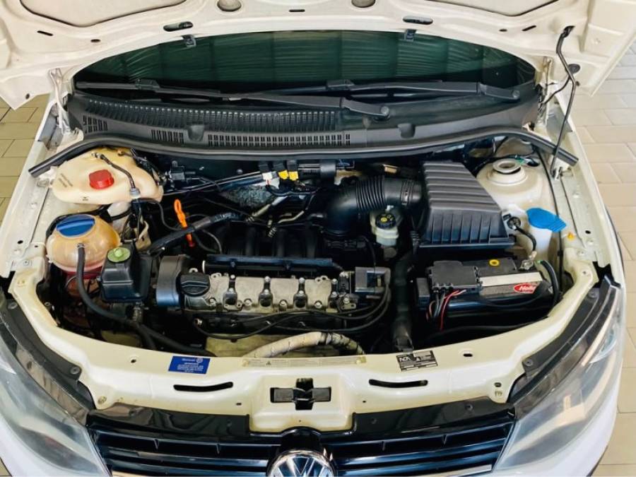 VOLKSWAGEN - SAVEIRO - 2014/2014 - Branca - R$ 47.990,00