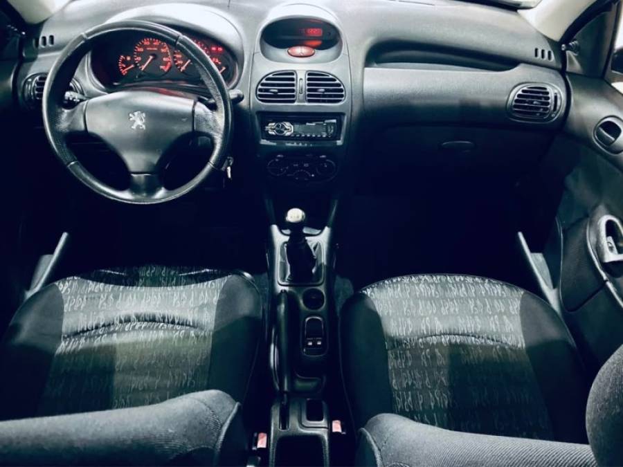 PEUGEOT - 206 - 2005/2006 - Prata - R$ 12.990,00