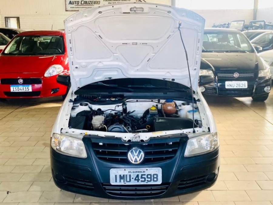 VOLKSWAGEN - SAVEIRO - 2005/2006 - Branca - R$ 25.990,00