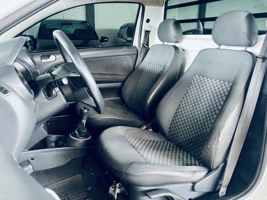 VOLKSWAGEN - SAVEIRO - 2016/2016 - Branca - R$ 47.990,00