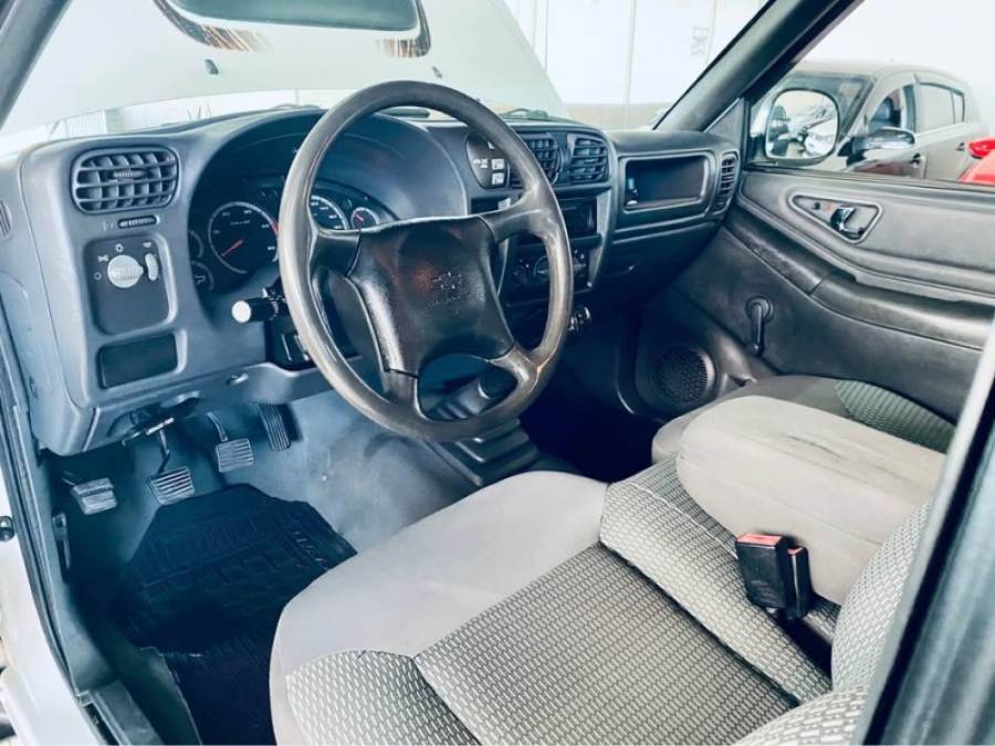 CHEVROLET - S10 - 2005/2006 - Branca - R$ 59.990,00