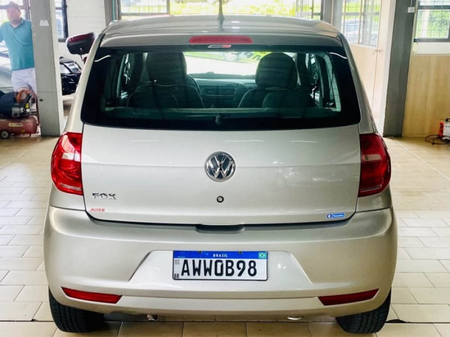 VOLKSWAGEN - FOX - 2014/2014 - Prata - R$ 37.990,00