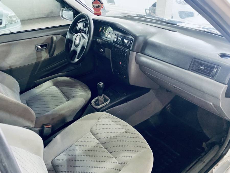 VOLKSWAGEN - SANTANA - 2003/2003 - Prata - R$ 15.990,00