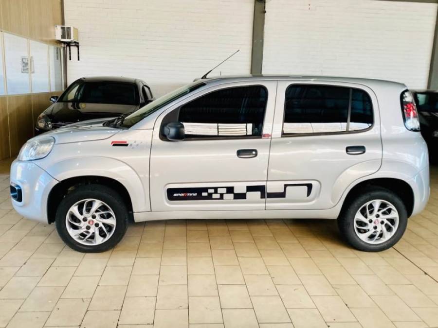 FIAT - UNO - 2014/2015 - Prata - R$ 35.990,00