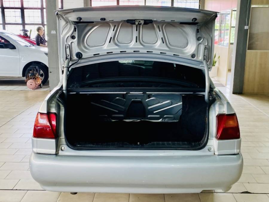 VOLKSWAGEN - SANTANA - 2003/2003 - Prata - R$ 15.990,00