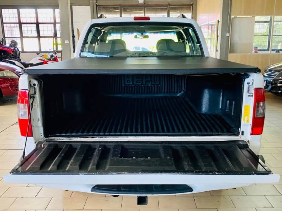CHEVROLET - S10 - 2005/2006 - Branca - R$ 59.990,00