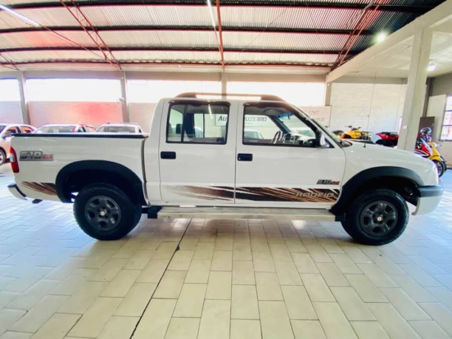 CHEVROLET - S10 - 2005/2006 - Branca - R$ 59.990,00