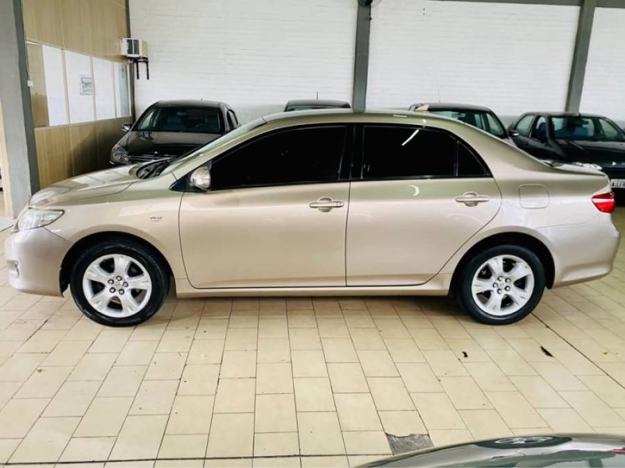 TOYOTA - COROLLA - 2008/2009 - Dourada - R$ 52.990,00