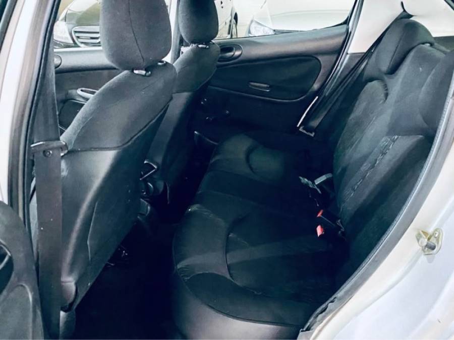 PEUGEOT - 206 - 2005/2006 - Prata - R$ 12.990,00