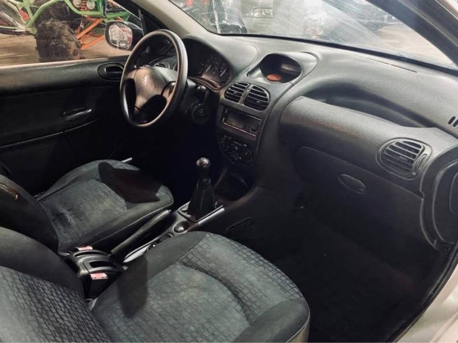 PEUGEOT - 206 - 2005/2006 - Prata - R$ 11.990,00