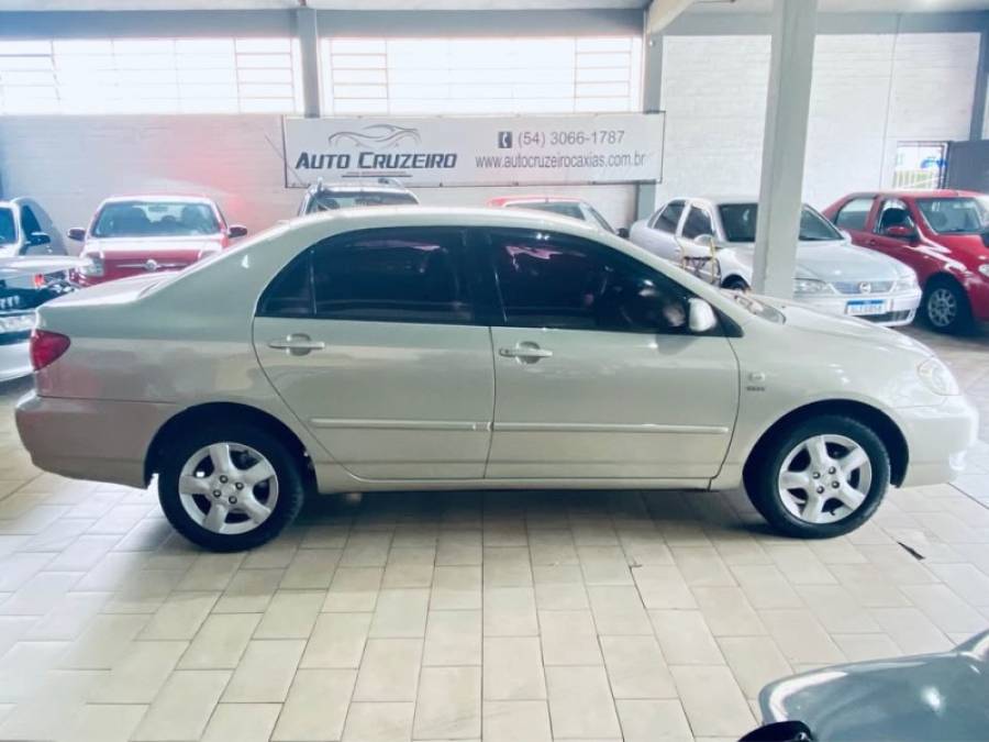 TOYOTA - COROLLA - 2004/2005 - Bege - R$ 35.990,00