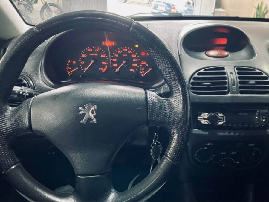 PEUGEOT - 206 - 2005/2006 - Prata - R$ 12.990,00