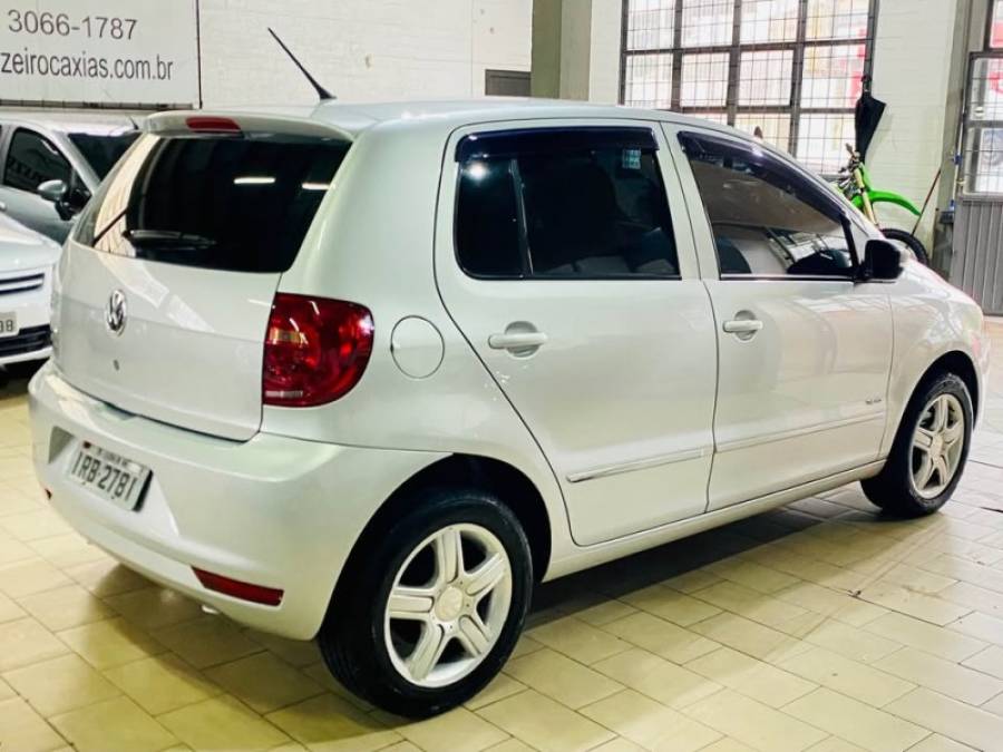 VOLKSWAGEN - FOX - 2011/2011 - Prata - R$ 28.990,00