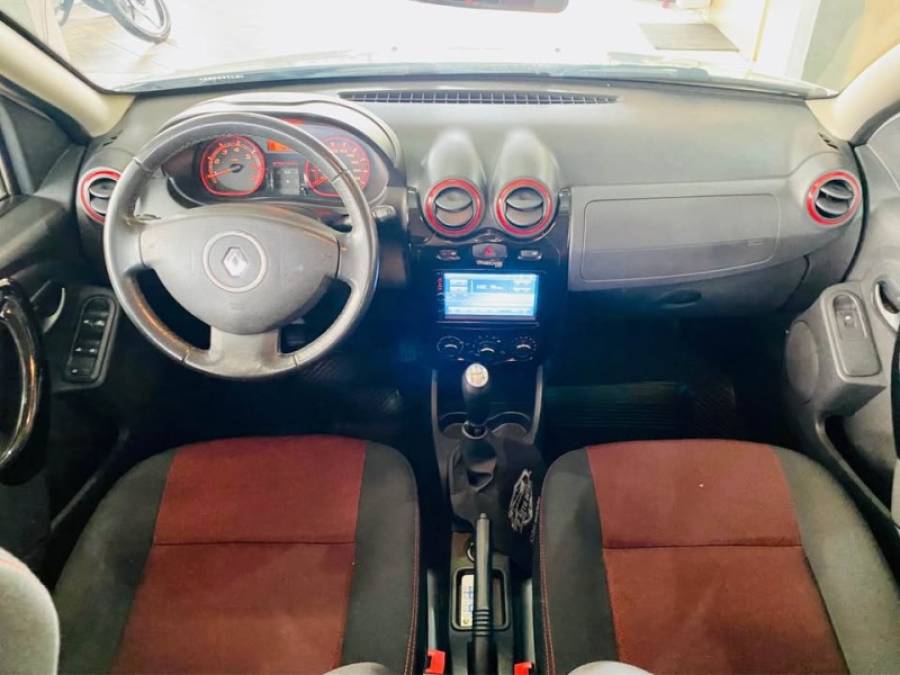 RENAULT - SANDERO - 2013/2014 - Branca - R$ 39.990,00