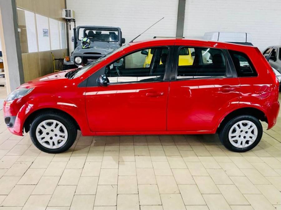 FORD - FIESTA - 2013/2014 - Vermelha - R$ 28.990,00