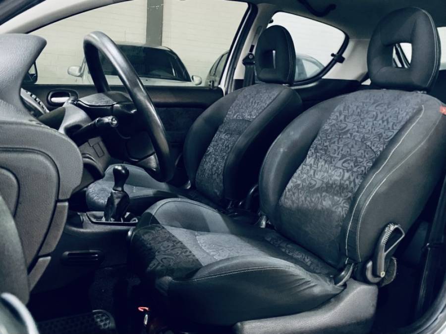 PEUGEOT - 206 - 2002/2002 - Prata - R$ 10.990,00