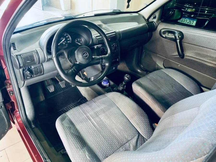 CHEVROLET - CORSA - 1996/1997 - Vermelha - R$ 12.990,00