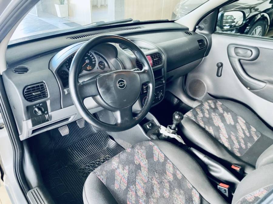 CHEVROLET - CORSA - 2003/2003 - Prata - R$ 18.990,00