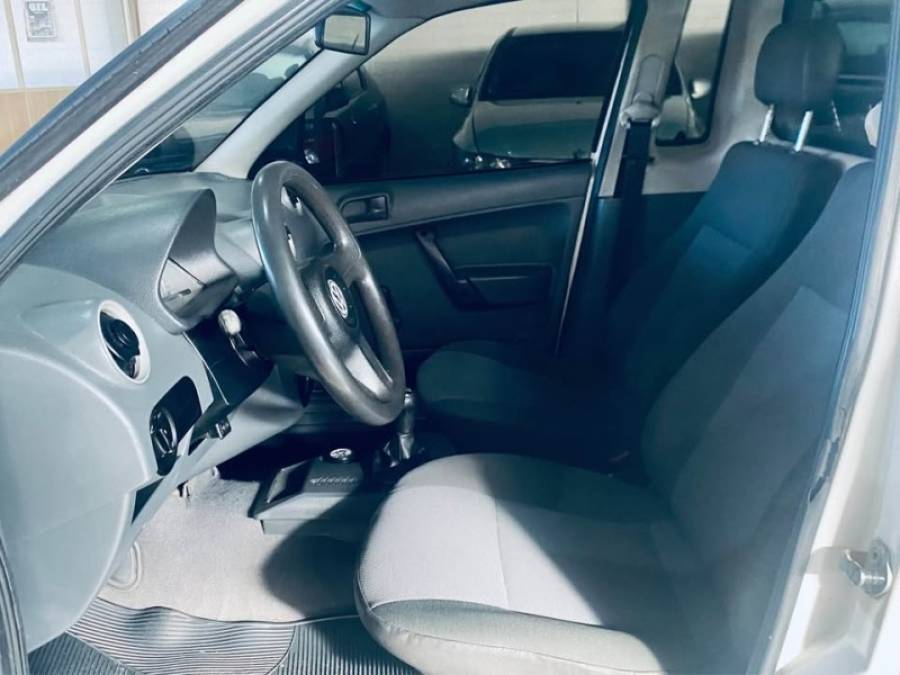 VOLKSWAGEN - SAVEIRO - 2005/2006 - Branca - R$ 25.990,00