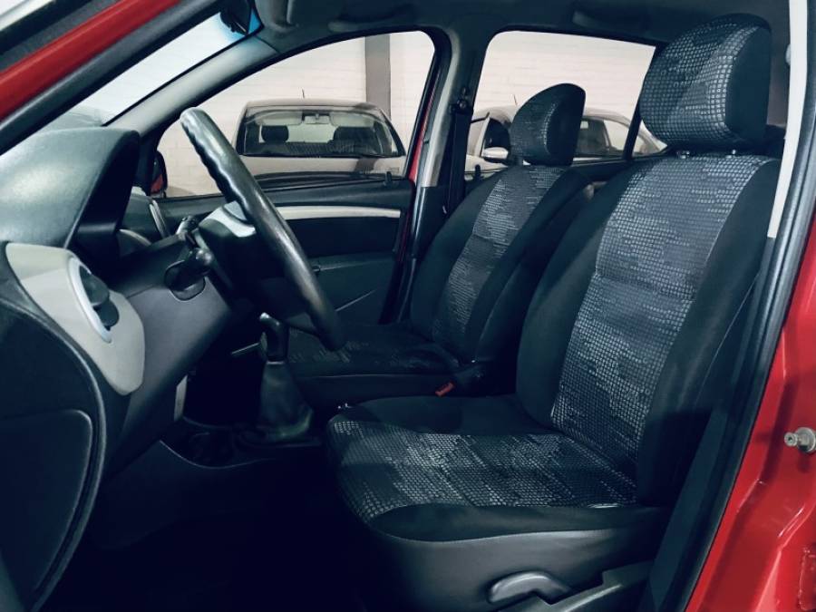 RENAULT - SANDERO - 2010/2011 - Vermelha - R$ 27.990,00