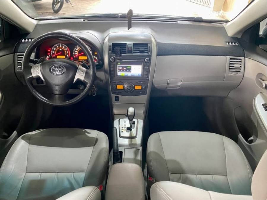 TOYOTA - COROLLA - 2014/2014 - Prata - R$ 71.990,00